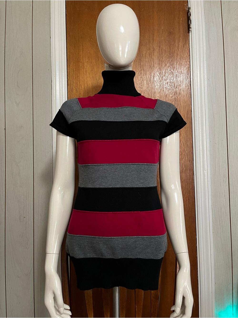Short-Sleeve Turtleneck Sweater - Black, Gray & Pink